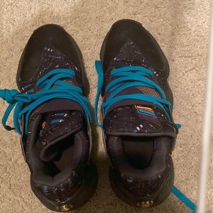 Basketball shoes wore once new condition